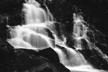 Photography titled "Waterfall BW" by Lucas Dias, Original Artwork
