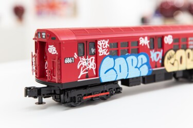 Sculpture intitulée "NYC Red Train" par Cope2, Œuvre d'art originale, Plastique