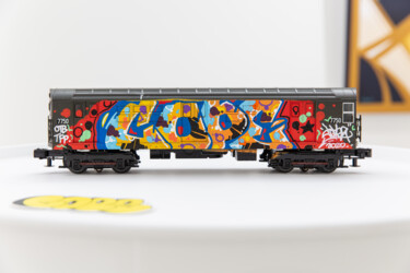 Skulptur mit dem Titel "NYC Kaki Train" von Cope2, Original-Kunstwerk, Kunststoff