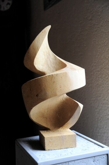 Sculpture intitulée "Pirouette" par Coralie Quincey, Œuvre d'art originale, Pierre