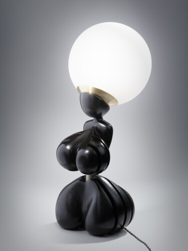 Design intitulée "Buste Teck Lampe #2" par Corbello, Œuvre d'art originale, Bois