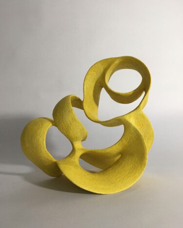 Скульптура под названием "“Yellow Dancer”" - Corinne Simon-Alexandre, Подлинное произведение искусства, Керамика
