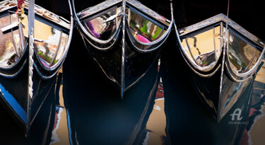 Fotografie getiteld "Gondoles" door Corpron, Origineel Kunstwerk, Gemanipuleerde fotografie