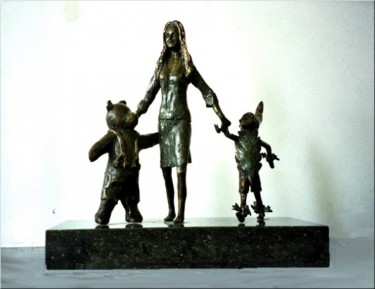 Sculpture intitulée "Kiki with fairy chi…" par N.C.J. Stam, Œuvre d'art originale, Coulage