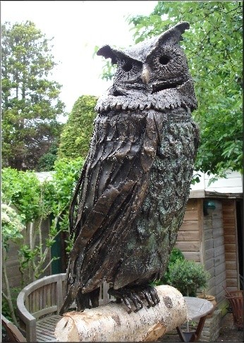 Scultura intitolato "Owl - oehoe" da N.C.J. Stam, Opera d'arte originale, Colaggio