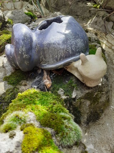 Sculpture titled "escargot pot de fle…" by Christine Delafont, Original Artwork, Ceramics