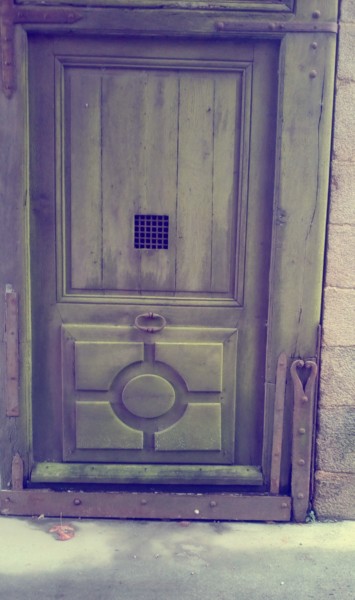 Photographie intitulée "Door" par Coyote Shah, Œuvre d'art originale