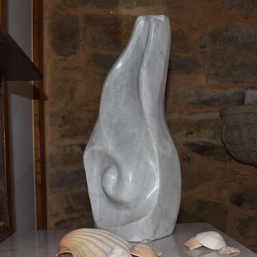 Sculpture titled "Caracola" by Rommel Cristina, Original Artwork, Stone