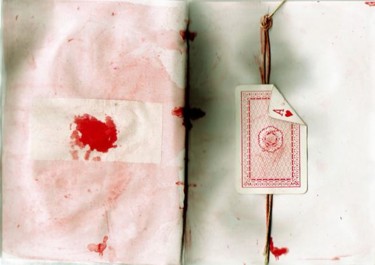 Colagens intitulada "bloody games" por Cristina Oliveira, Obras de arte originais