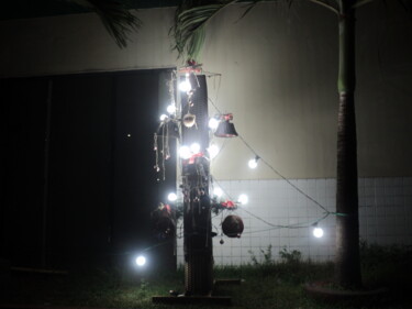 Diseño titulada "Árvore de Natal UPA…" por Cristina Vaz Duarte Da Cruz, Obra de arte original, Luminaria