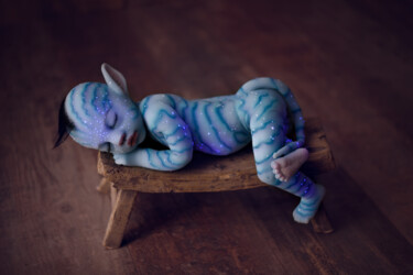 Скульптура под названием "Baby Avatar" - Cristina Iglesias Mauri, Подлинное произведение искусства, Смола