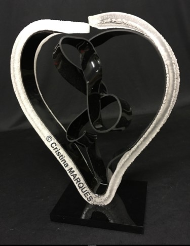 Scultura intitolato "Coeur Brisé" da Cristina Marquès, Opera d'arte originale, Plastica