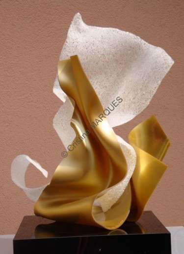 Sculpture titled "Ice & Gold" by Cristina Marquès, Original Artwork, Plastic