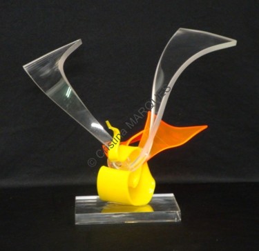 Скульптура под названием "Little Dragon" - Cristina Marquès, Подлинное произведение искусства, Пластмасса