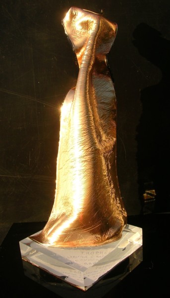 Skulptur mit dem Titel "Tenue de Soirée" von Cristina Marquès, Original-Kunstwerk, Objekte