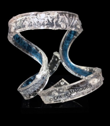 Sculpture intitulée "Blue Filament" par Cristina Marquès, Œuvre d'art originale, Plastique