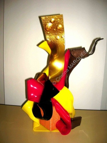 Sculpture titled "La Brique en Flammes" by Cristina Marquès, Original Artwork, Plastic