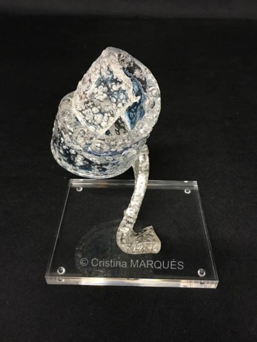 Skulptur mit dem Titel "Blue Parrot" von Cristina Marquès, Original-Kunstwerk, Kunststoff