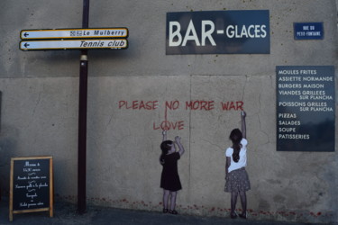 Photographie intitulée "No more war" par Ophélie Croquet, Œuvre d'art originale