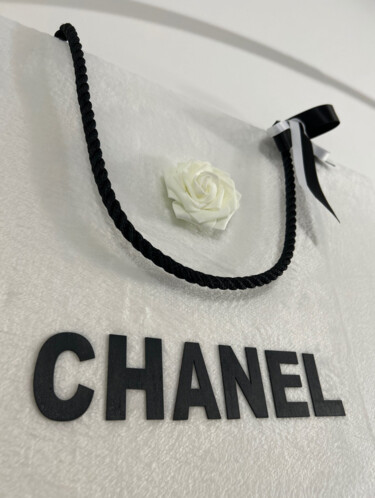 Arte tessile intitolato "Fluffy Bag Chanel W…" da Cupydo, Opera d'arte originale, Collages Montato su Pannello di legno