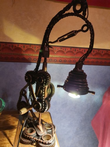 Γλυπτική με τίτλο "Lampe Vintage Indus…" από D.S.A.Rt, Αυθεντικά έργα τέχνης, Μέταλλα
