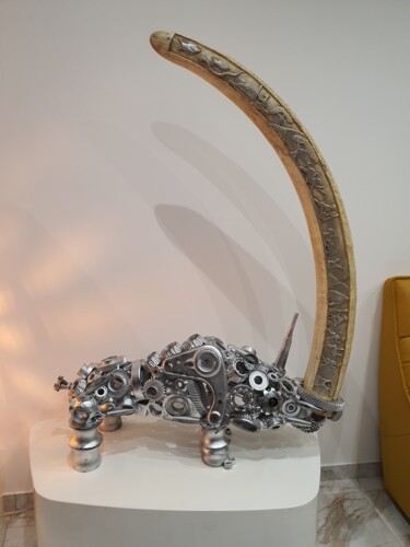 Sculpture titled "Rhinos Hybride" by D.S.A.Rt, Original Artwork, Metals