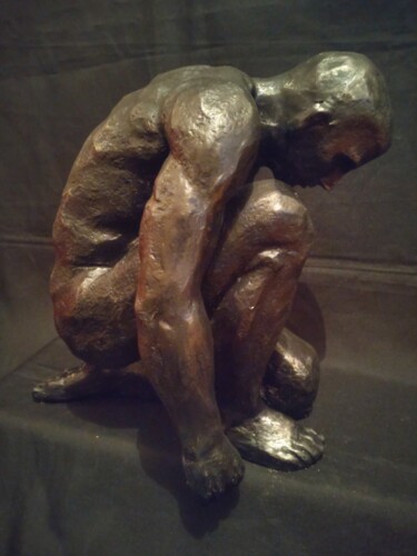 Sculpture titled "Homme à genou" by D.S.A.Rt, Original Artwork, Clay