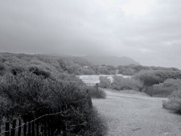 Photographie intitulée "Horizon brumeux" par Dam Domido, Œuvre d'art originale, Photographie numérique