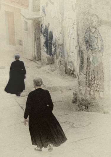 Photographie intitulée "Sortie de messe" par Dana Berthelot, Œuvre d'art originale, Photographie numérique