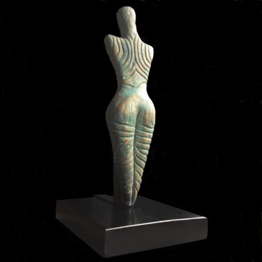 Sculpture titled "Divine Goddess" by Daniel Gomez, Original Artwork, Concrete