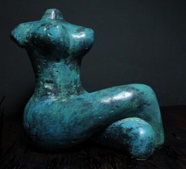 Skulptur mit dem Titel "Divine Goddess # 2" von Daniel Gomez, Original-Kunstwerk, Beton
