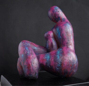 Sculpture intitulée "Purple Mama" par Daniel Gomez, Œuvre d'art originale, Béton