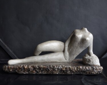 雕塑 标题为“Reclining woman 2” 由Daniel Gomez, 原创艺术品, 混凝土