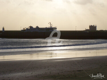 Photographie intitulée "Ferry du soir" par Daniel Le Page (Dan Ar Pach), Œuvre d'art originale