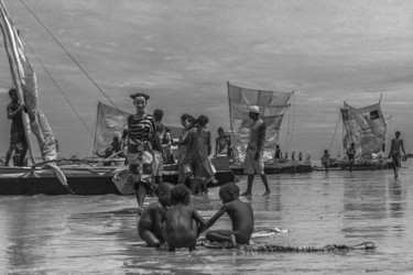 Photographie intitulée "Pêcheurs malgaches" par Daniel Roblin, Œuvre d'art originale, Photographie numérique