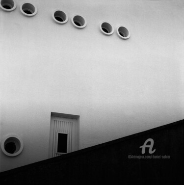 Fotografie mit dem Titel "La Porte secrète" von Daniel Sohier, Original-Kunstwerk, Analog Fotografie Auf Aluminium montiert