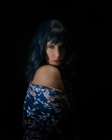 Fotografia intitolato "Lady in Blue" da Danielle Yvonne, Opera d'arte originale, Fotografia digitale