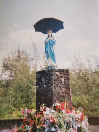 Photographie intitulée "La vierge au parasol" par Danila, Œuvre d'art originale, Photographie numérique
