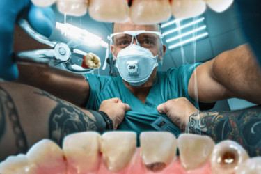 Photographie intitulée "the dentist is in m…" par Daniil Ivanov, Œuvre d'art originale, Photographie numérique