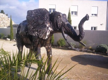 Sculpture titled "Elephante" by Didier Dantras, Original Artwork, Metals