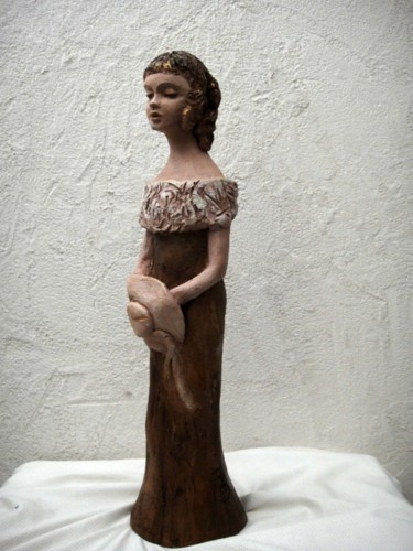 Sculpture intitulée "Femme à la capeline…" par Danielle Benotto, Œuvre d'art originale, Terre cuite