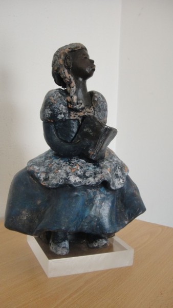 Sculpture intitulée "La petite lectrice…" par Danielle Benotto, Œuvre d'art originale, Terre cuite