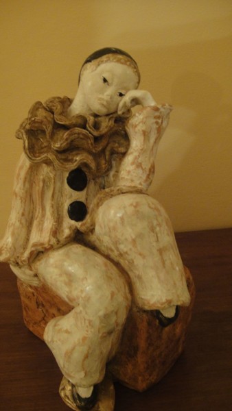 Sculpture titled "Pierrot boudeur.jpg" by Danielle Benotto, Original Artwork, Terra cotta