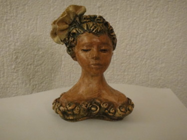Sculpture intitulée "Violetta petit bust…" par Danielle Benotto, Œuvre d'art originale, Terre cuite