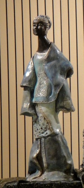 「Femme au drapé bleu」というタイトルの彫刻 Danielle Benottoによって, オリジナルのアートワーク, 粘土