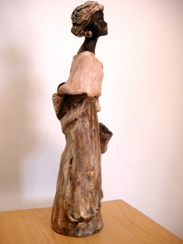 Sculpture titled "Femme des sables au…" by Danielle Benotto, Original Artwork, Terra cotta