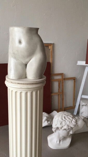 Rzeźba zatytułowany „WHITE MARBLE IMITAT…” autorstwa Дарья Реверчук, Oryginalna praca, Gips
