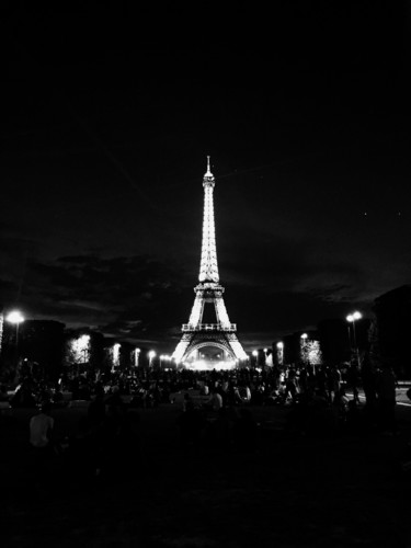 Photography titled "La Tour Eiffel le 6…" by Daria Ladnyuk, Original Artwork