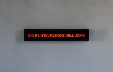Installazione intitolato "dio-sono-io.jpg" da Dario Agrimi, Opera d'arte originale