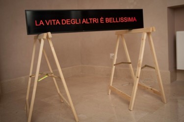 Installazione intitolato "La vita degli altri…" da Dario Agrimi, Opera d'arte originale